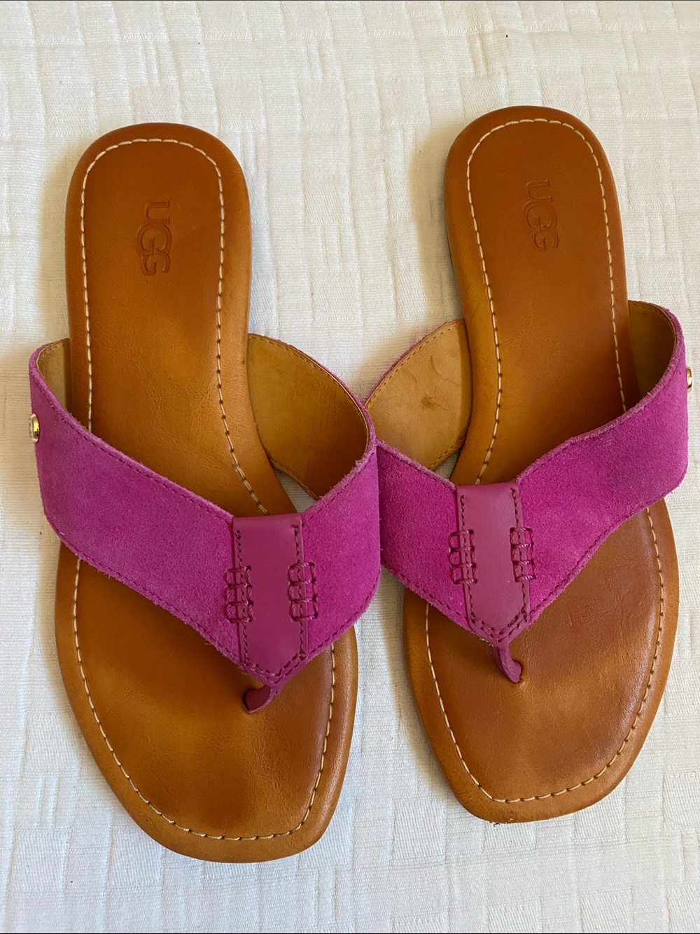 UGG Women’s Magenta Suede Thong Sandals